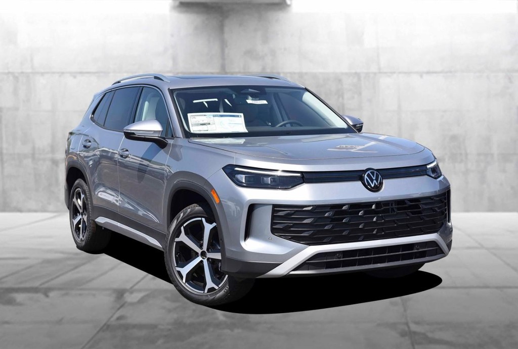 Volkswagen Tiguan Vehicle Full-screen Gallery Image 2