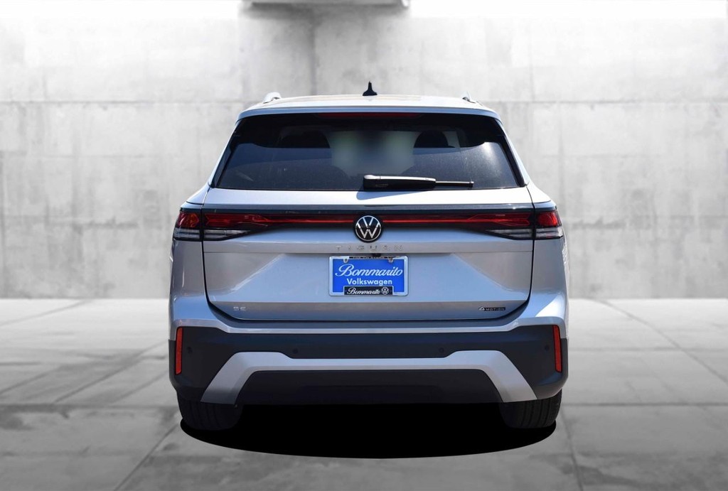 Volkswagen Tiguan Vehicle Full-screen Gallery Image 6