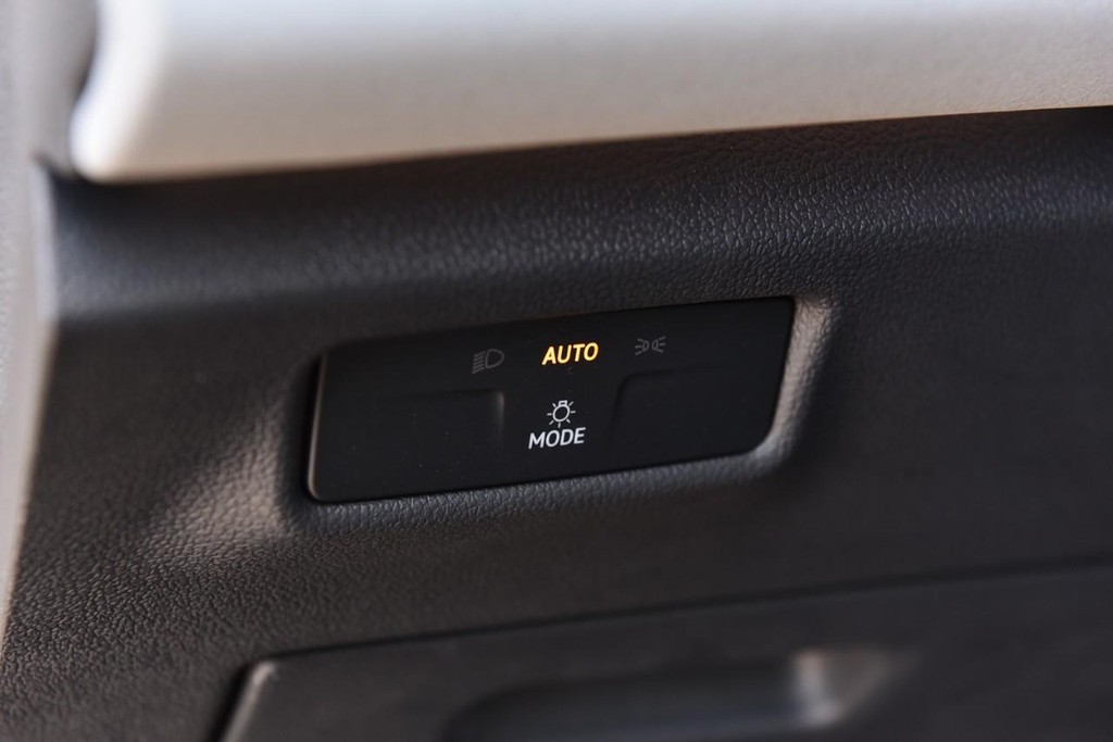 Volkswagen Tiguan Vehicle Full-screen Gallery Image 11