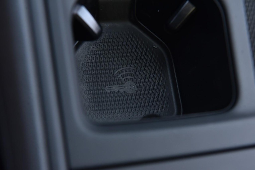 Volkswagen Tiguan Vehicle Full-screen Gallery Image 16