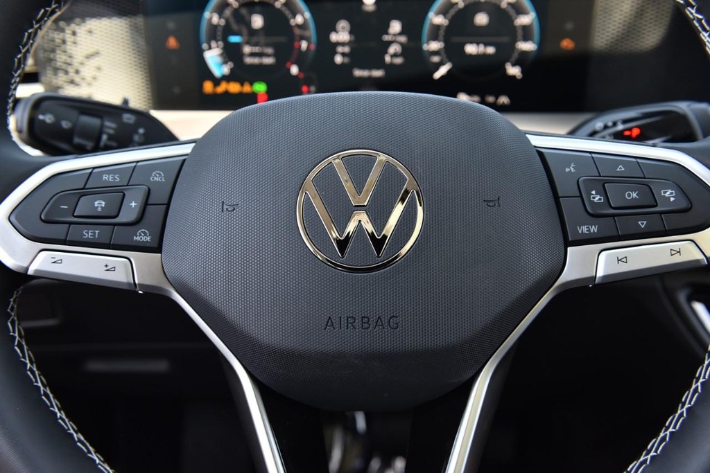 Volkswagen Tiguan Vehicle Full-screen Gallery Image 18