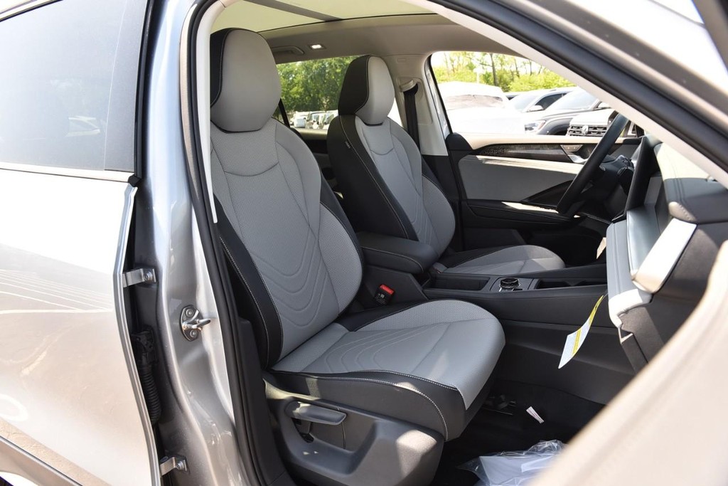 Volkswagen Tiguan Vehicle Full-screen Gallery Image 20
