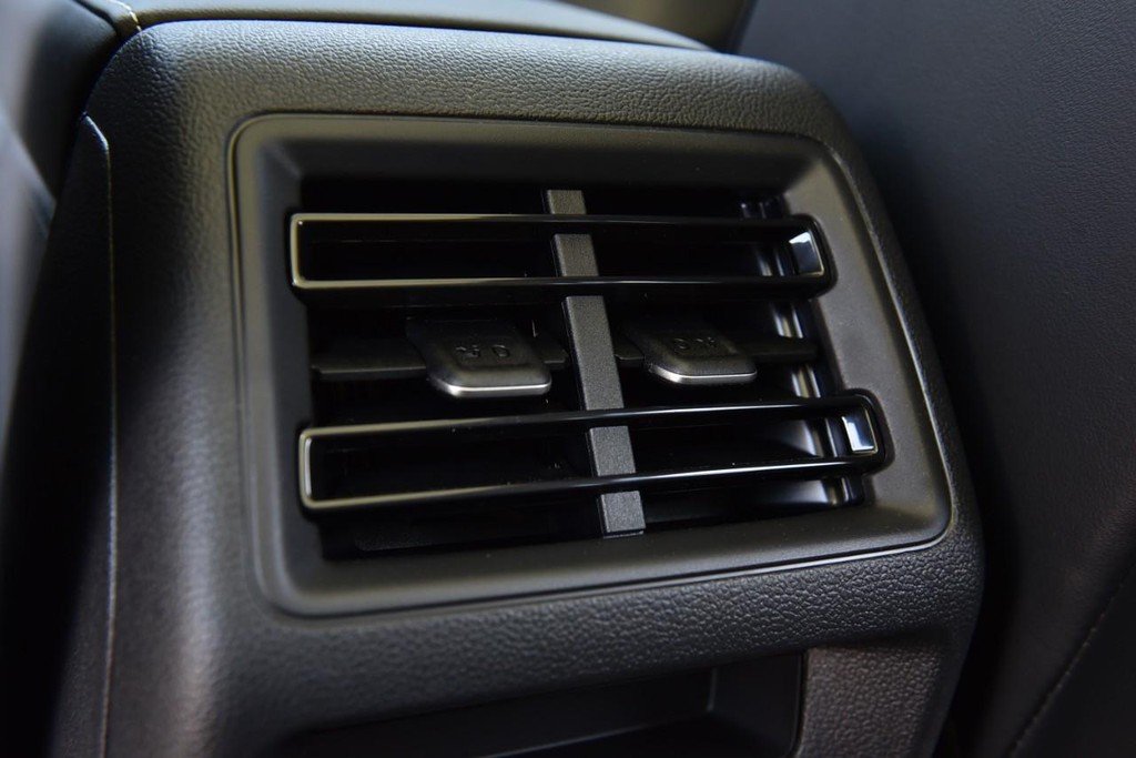 Volkswagen Tiguan Vehicle Full-screen Gallery Image 23