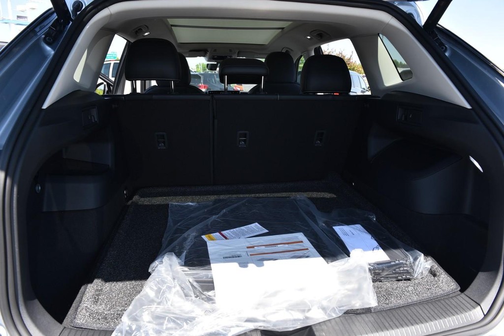 Volkswagen Tiguan Vehicle Full-screen Gallery Image 25