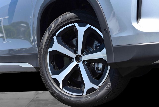 Volkswagen Tiguan Vehicle Image 03