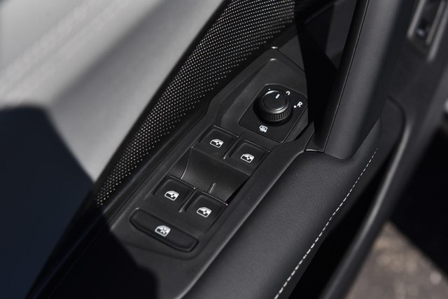 Volkswagen Tiguan Vehicle Image 08