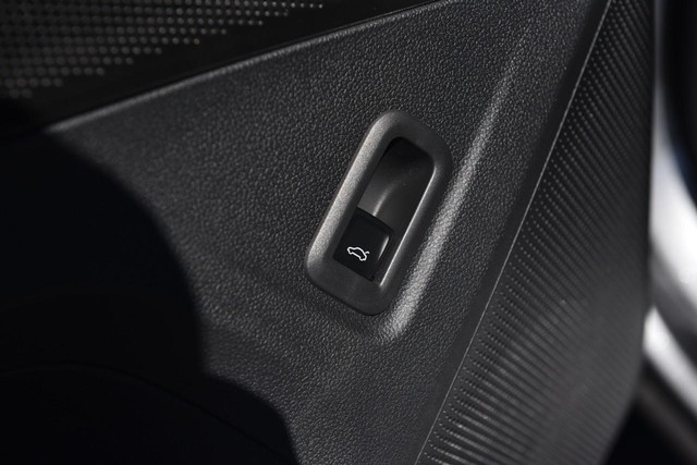 Volkswagen Tiguan Vehicle Image 09