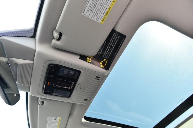 Volkswagen Tiguan Vehicle Image 21