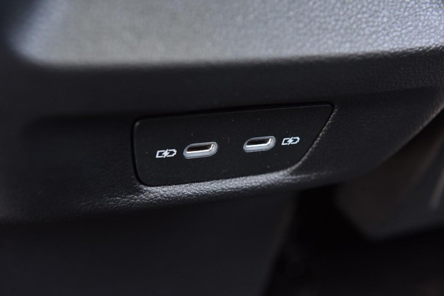 Volkswagen Tiguan Vehicle Image 24