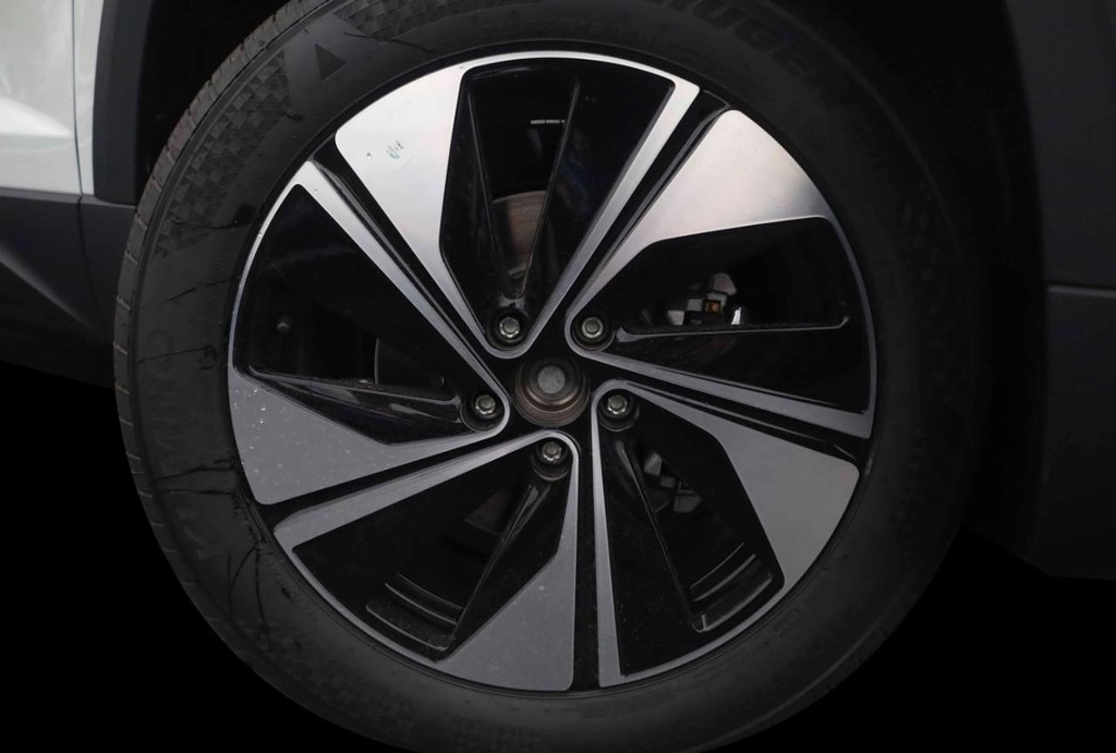 Volkswagen Taos Vehicle Full-screen Gallery Image 3