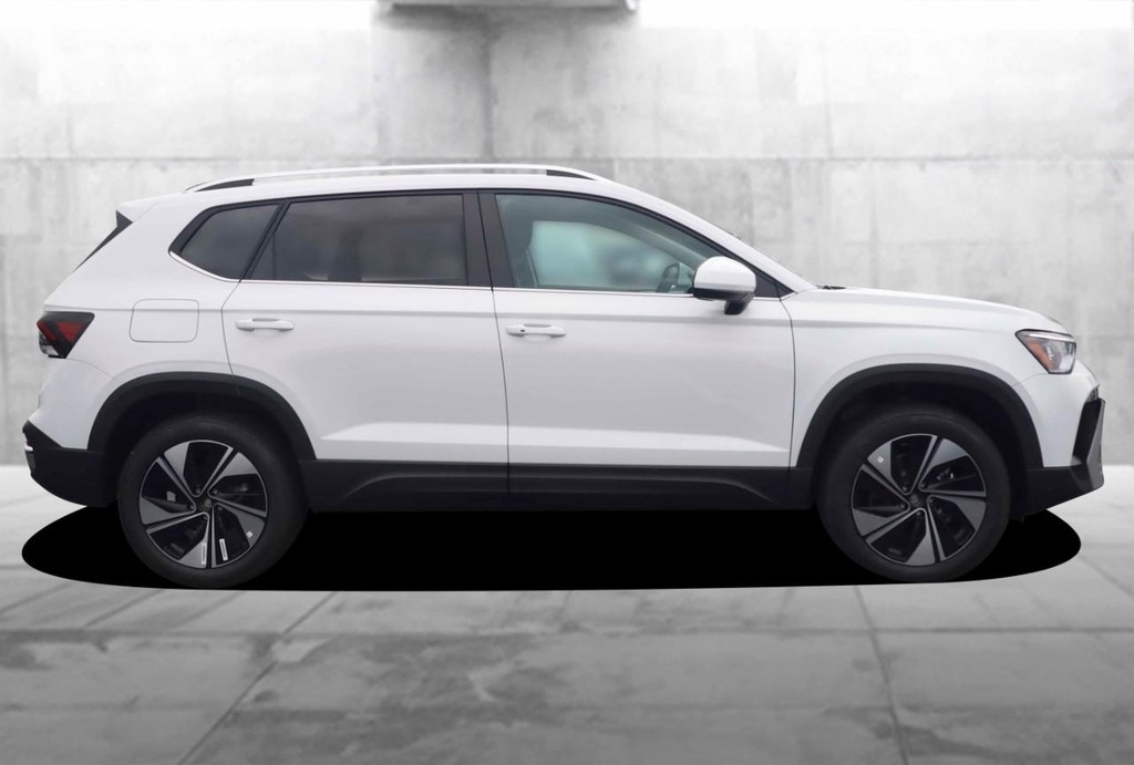 Volkswagen Taos Vehicle Full-screen Gallery Image 5