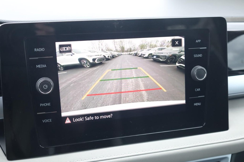 Volkswagen Taos Vehicle Full-screen Gallery Image 15