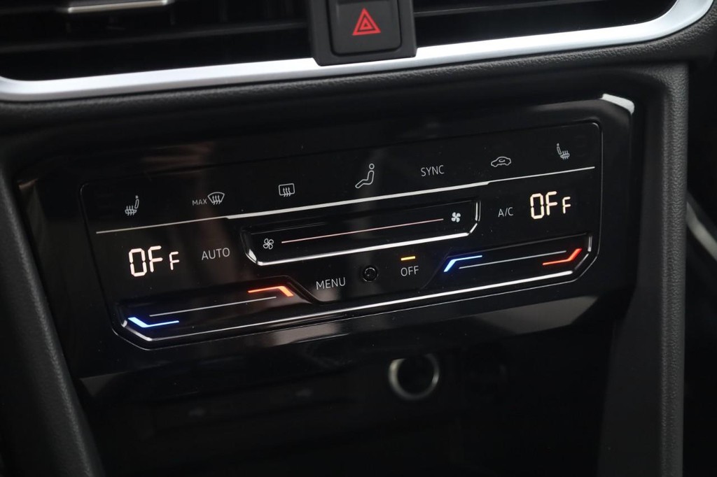 Volkswagen Taos Vehicle Full-screen Gallery Image 16