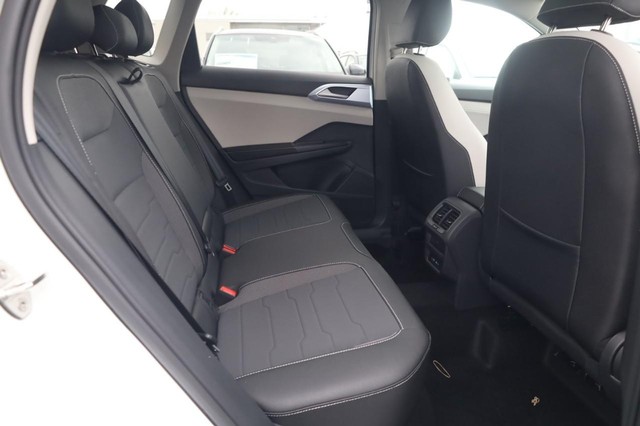 Volkswagen Taos Vehicle Image 21