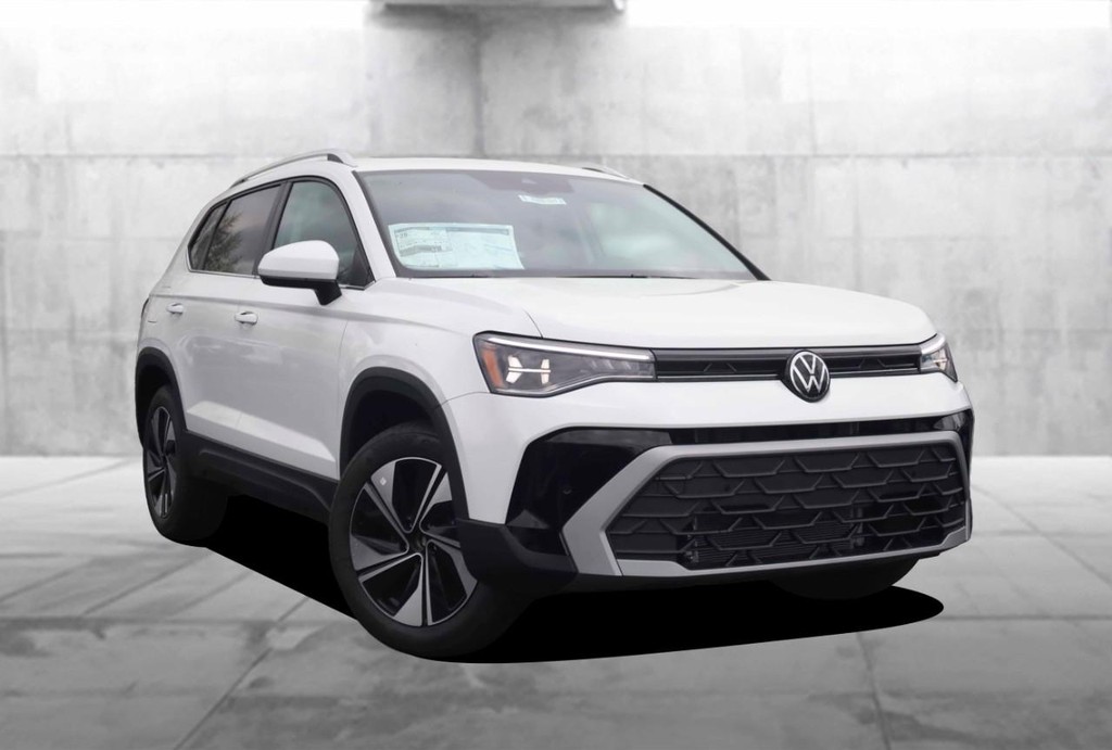 Volkswagen Taos Vehicle Full-screen Gallery Image 2