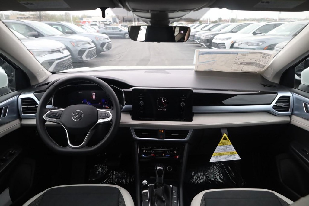 Volkswagen Taos Vehicle Full-screen Gallery Image 7