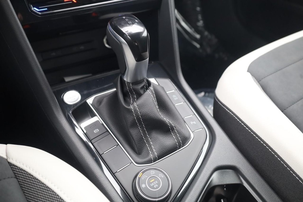 Volkswagen Taos Vehicle Full-screen Gallery Image 18