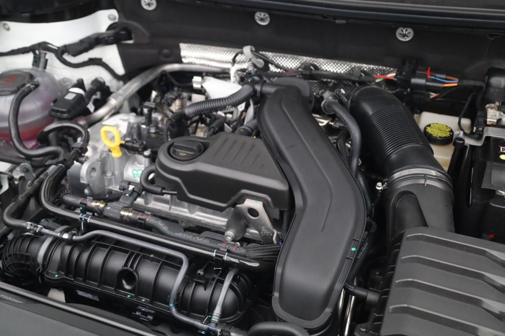 Volkswagen Taos Vehicle Full-screen Gallery Image 24