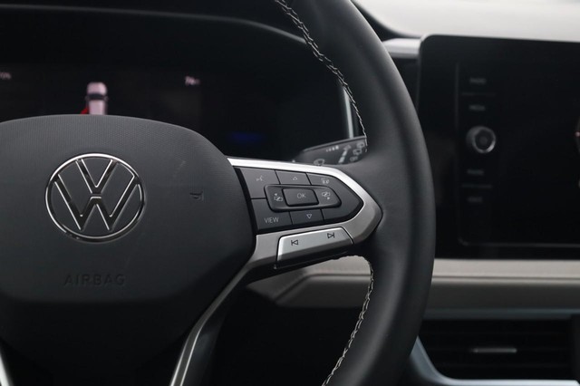Volkswagen Taos Vehicle Image 09