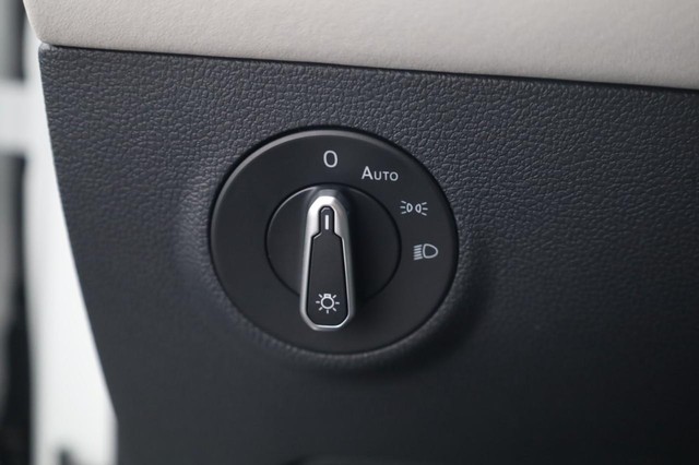 Volkswagen Taos Vehicle Image 12