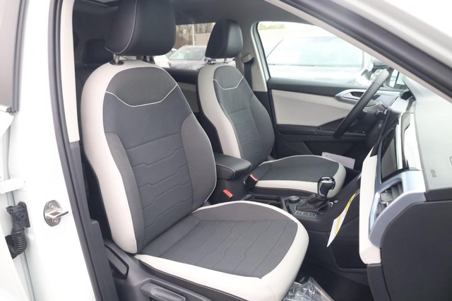 Volkswagen Taos Vehicle Image 20