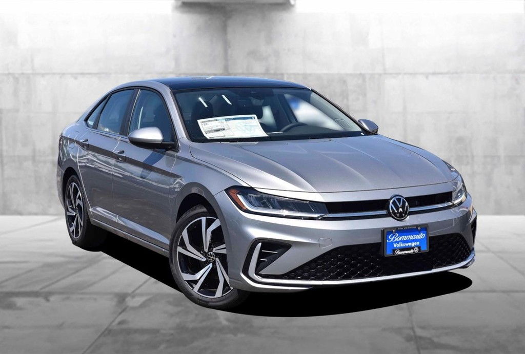Volkswagen Jetta Vehicle Full-screen Gallery Image 2