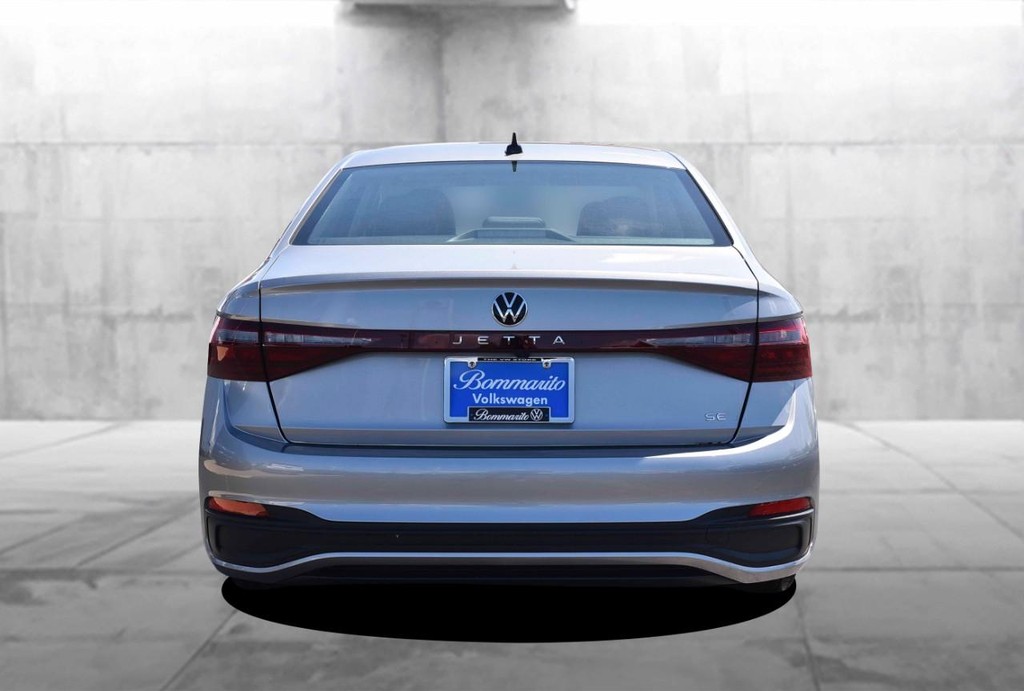 Volkswagen Jetta Vehicle Full-screen Gallery Image 6