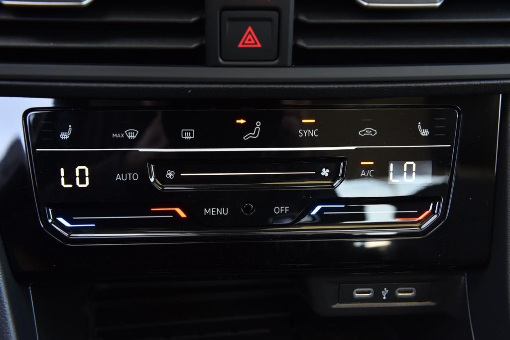 Volkswagen Jetta Vehicle Full-screen Gallery Image 15