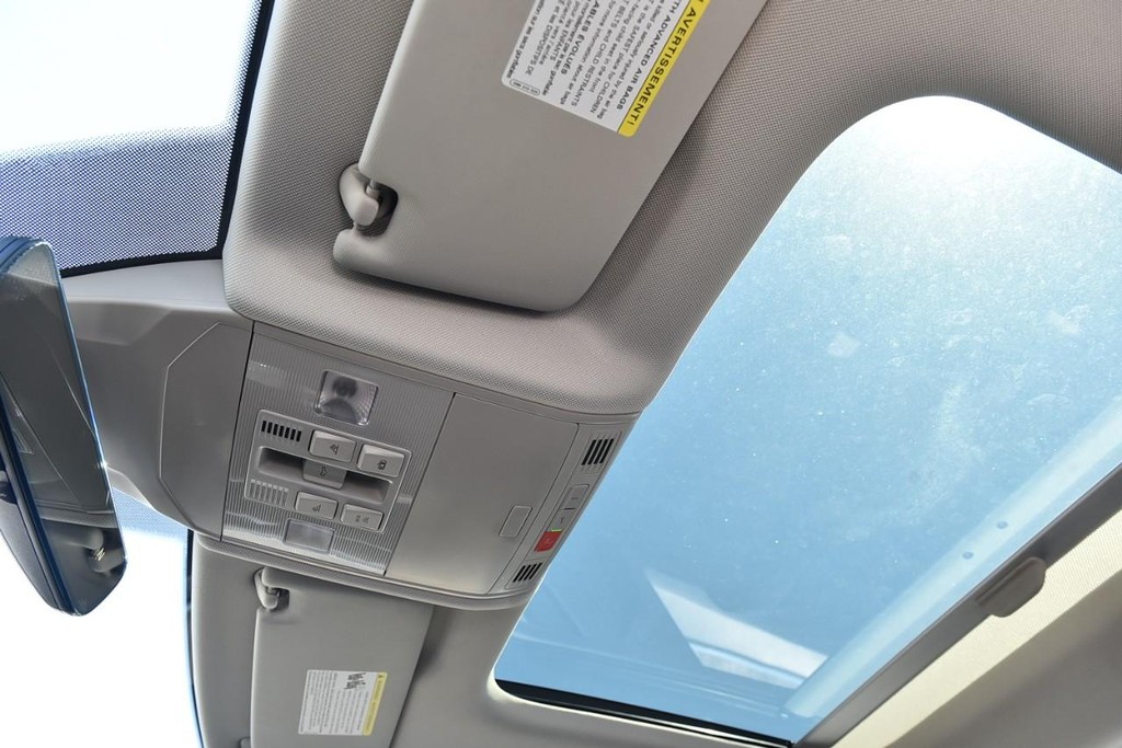 Volkswagen Jetta Vehicle Full-screen Gallery Image 22