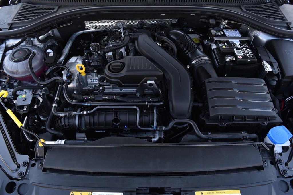Volkswagen Jetta Vehicle Full-screen Gallery Image 25