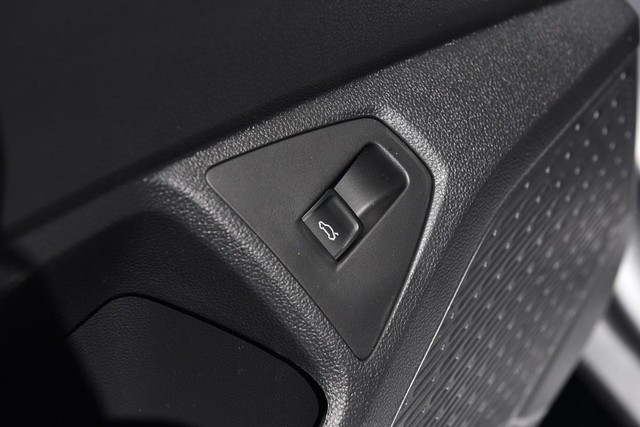 Volkswagen Jetta Vehicle Image 09