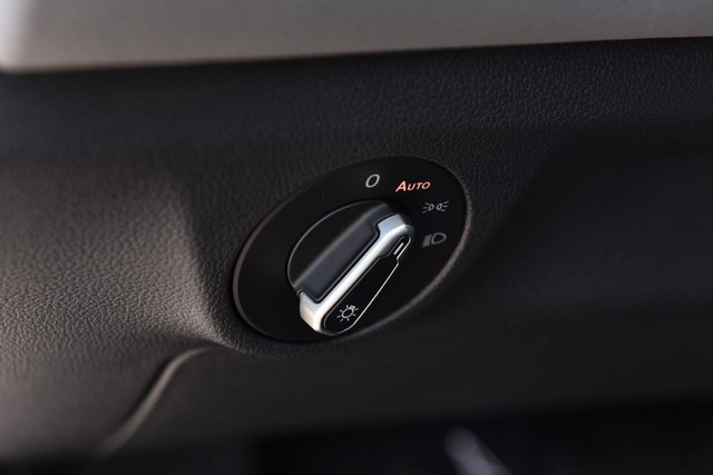 Volkswagen Jetta Vehicle Image 11