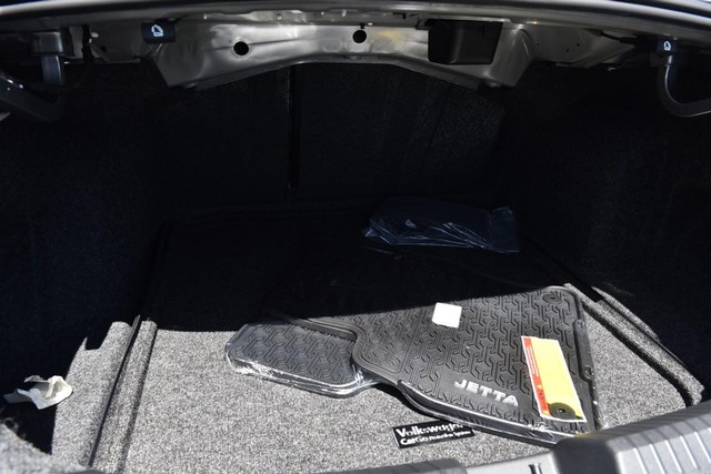 Volkswagen Jetta Vehicle Image 24