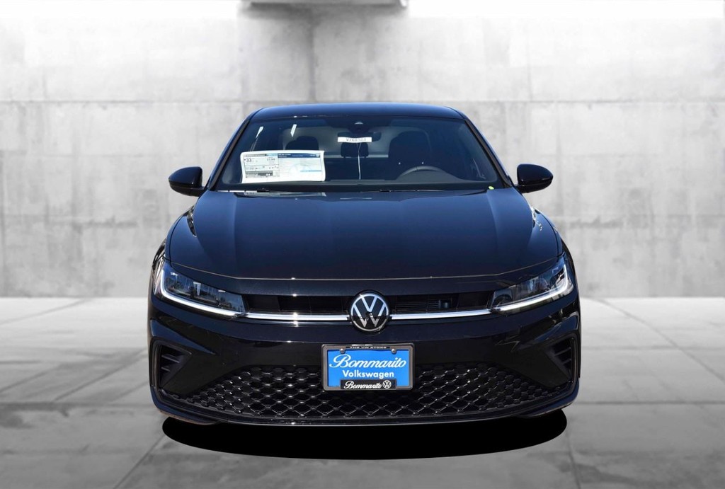 Volkswagen Jetta Vehicle Full-screen Gallery Image 4