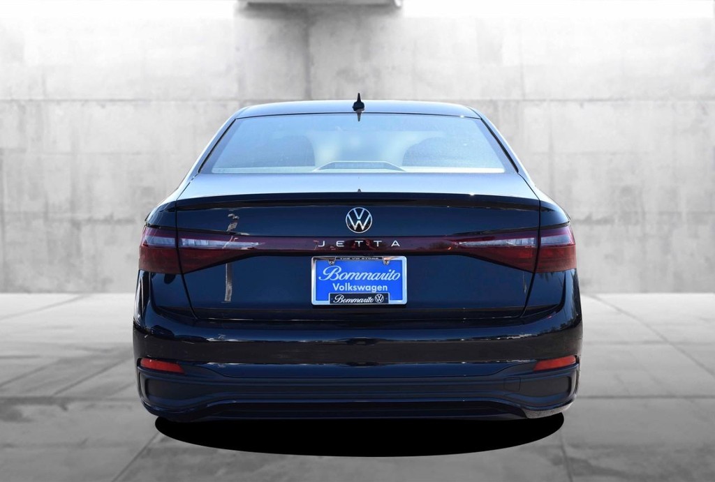 Volkswagen Jetta Vehicle Full-screen Gallery Image 6