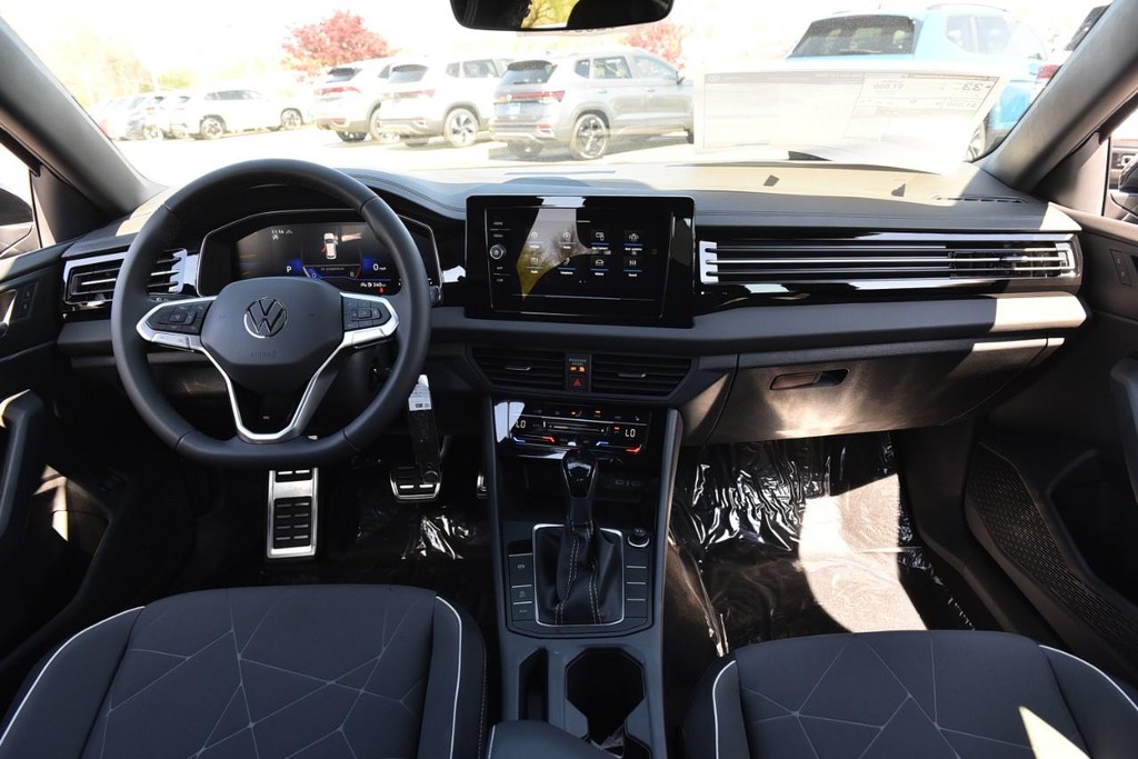 Volkswagen Jetta Vehicle Full-screen Gallery Image 7