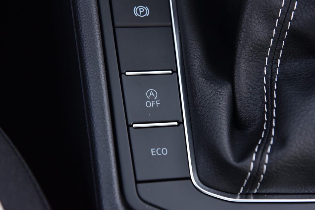 Volkswagen Jetta Vehicle Full-screen Gallery Image 17