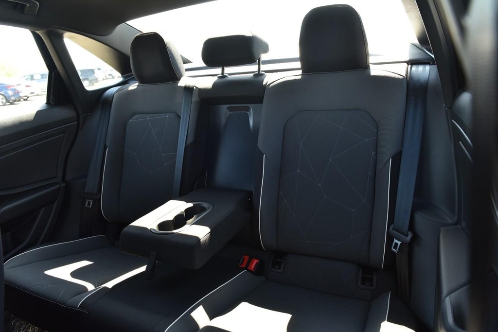 Volkswagen Jetta Vehicle Full-screen Gallery Image 21