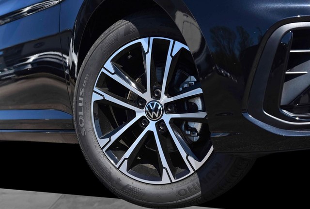 Volkswagen Jetta Vehicle Image 03