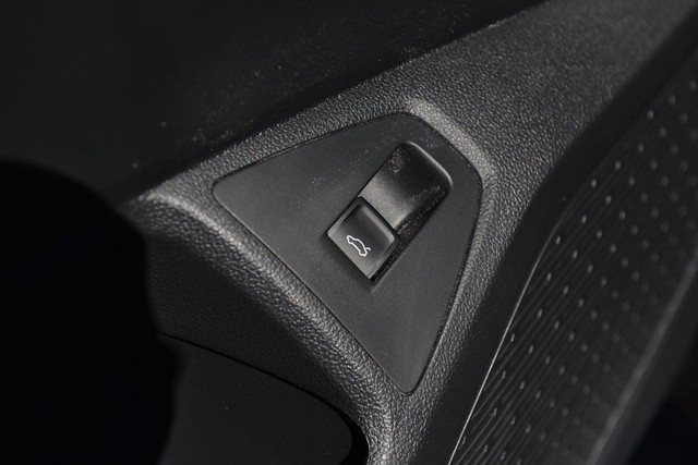 Volkswagen Jetta Vehicle Image 09