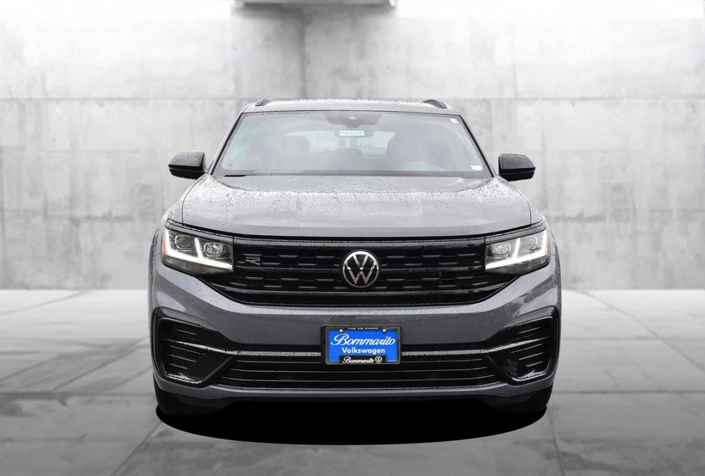 Volkswagen Atlas Cross Sport Vehicle Full-screen Gallery Image 4