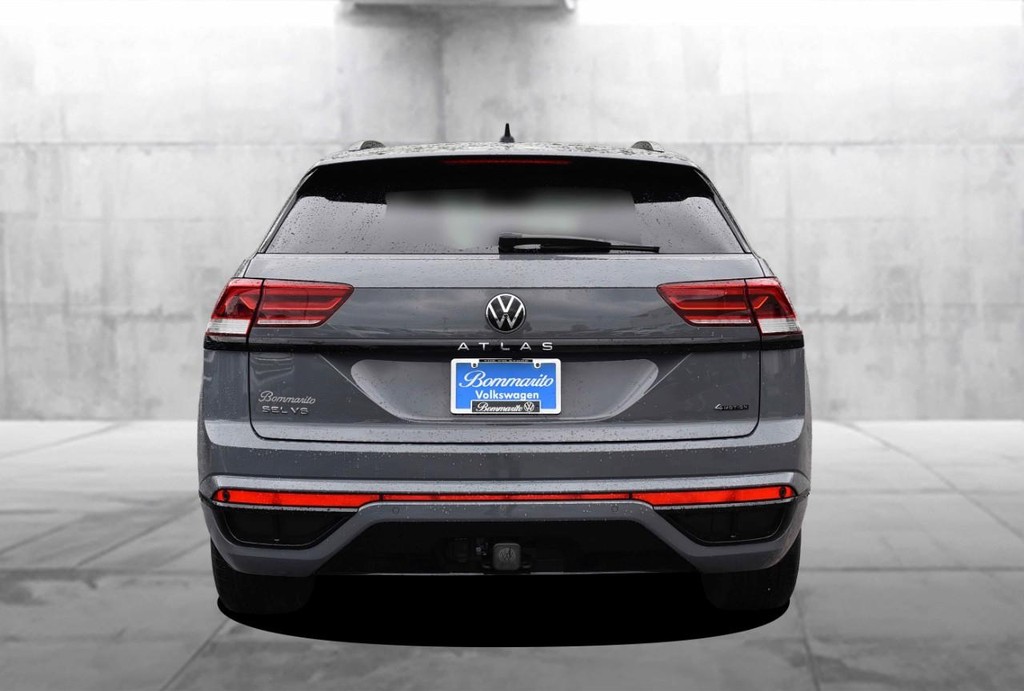 Volkswagen Atlas Cross Sport Vehicle Full-screen Gallery Image 6