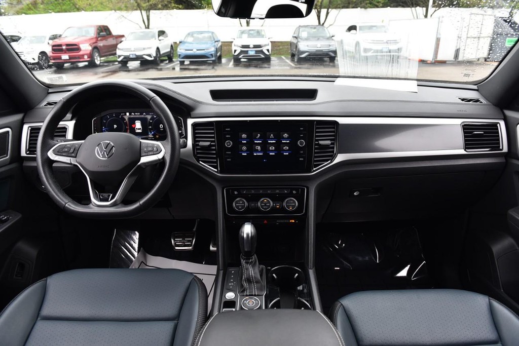 Volkswagen Atlas Cross Sport Vehicle Full-screen Gallery Image 7