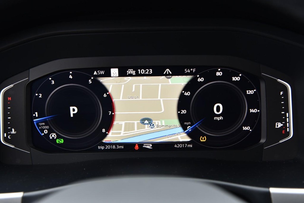 Volkswagen Atlas Cross Sport Vehicle Full-screen Gallery Image 12