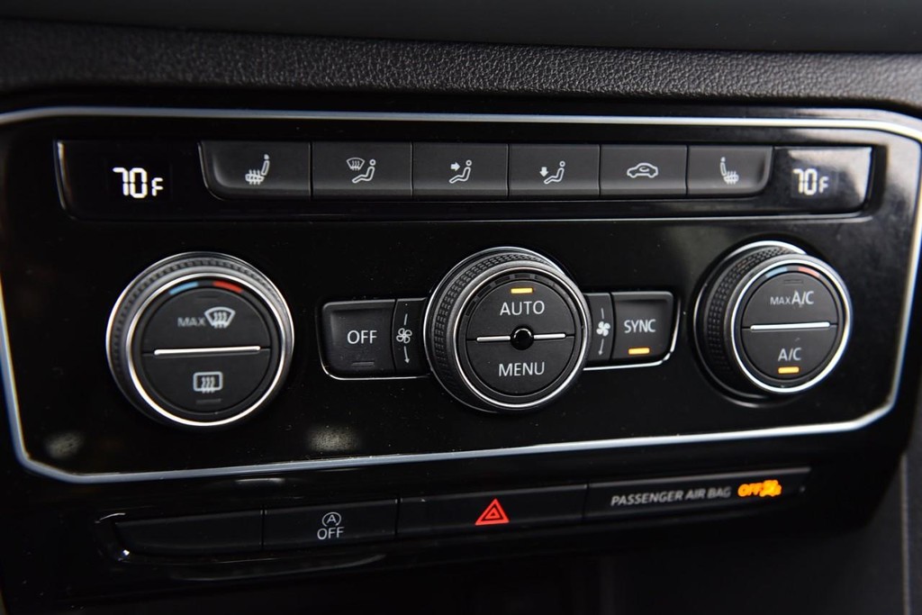 Volkswagen Atlas Cross Sport Vehicle Full-screen Gallery Image 15