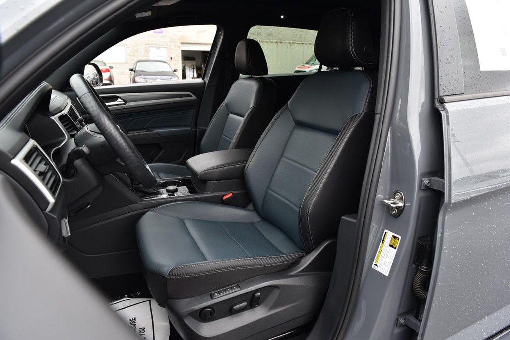Volkswagen Atlas Cross Sport Vehicle Full-screen Gallery Image 19