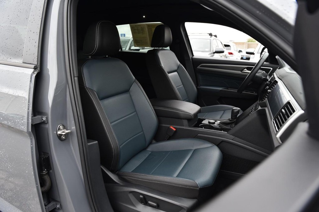 Volkswagen Atlas Cross Sport Vehicle Full-screen Gallery Image 20