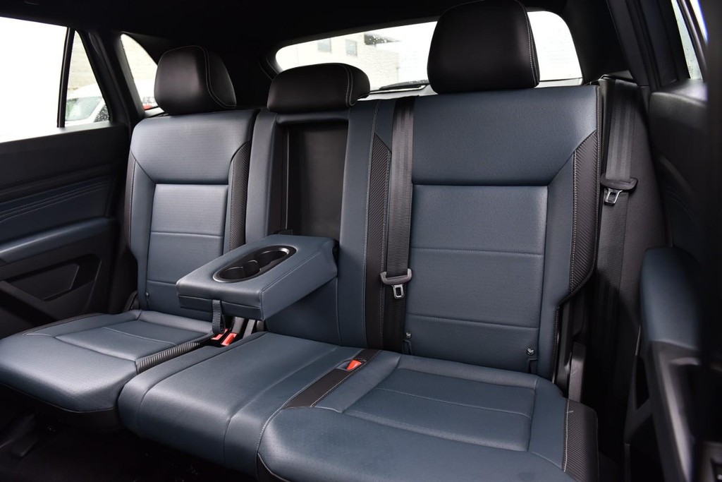 Volkswagen Atlas Cross Sport Vehicle Full-screen Gallery Image 22