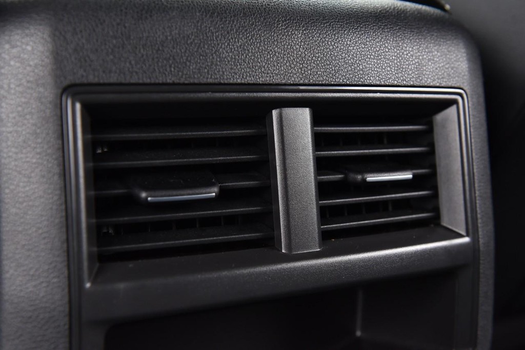 Volkswagen Atlas Cross Sport Vehicle Full-screen Gallery Image 23