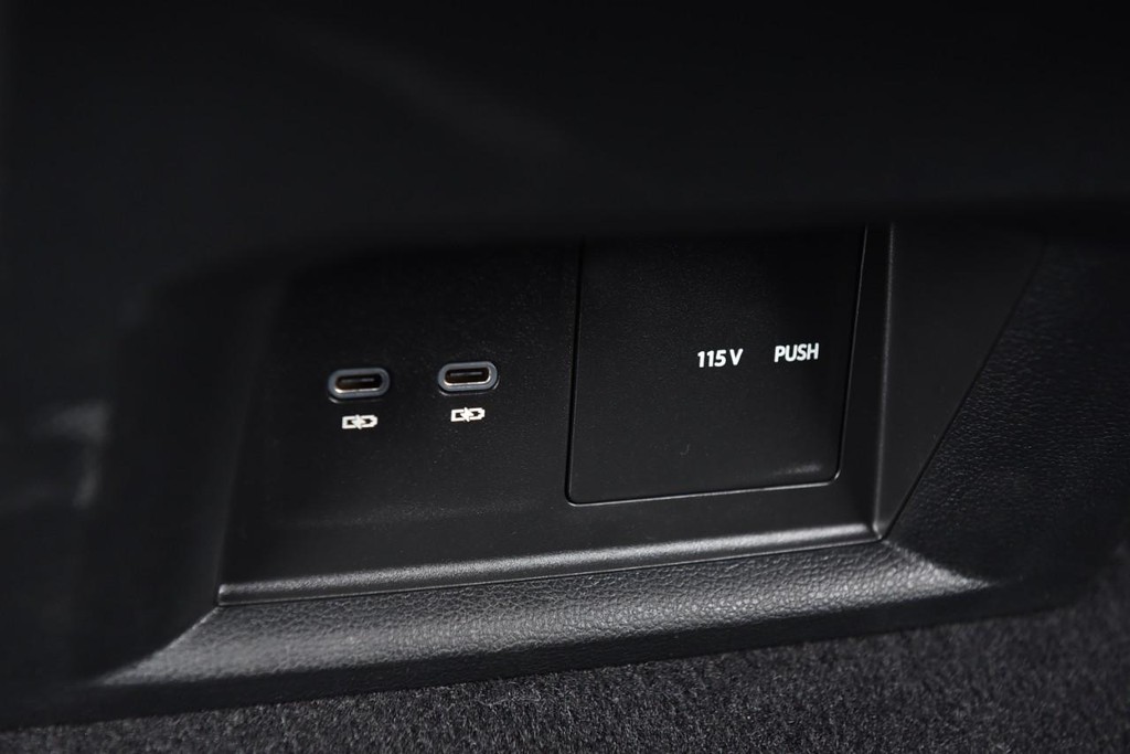 Volkswagen Atlas Cross Sport Vehicle Full-screen Gallery Image 24